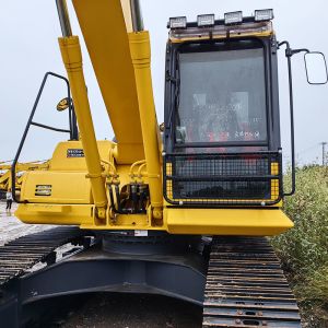 Used Komatsu Pc200-8 Earth Moving Excavator Middle With Efficient Engine