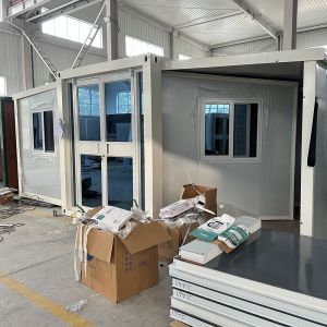 Quality 40Ft Expandable Container House Foldable Tiny Home House with Security Door for sale