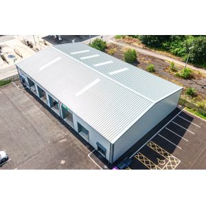 China Customizable Commercial Steel Building with Hot Rolled Steel Frame and Bolt Connections for Easy Assembly on sale