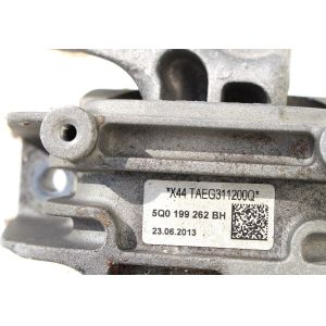 3Q0199262J Engine Parts Engine Mount