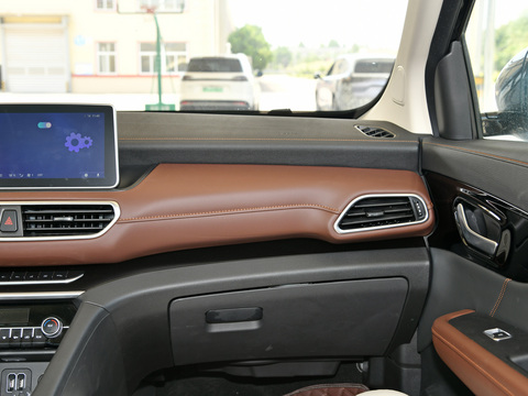 Powerful Dayun Yuanzhi M1 Electric Car with 5103*2019*1636 Dimensions and 197HP Motor