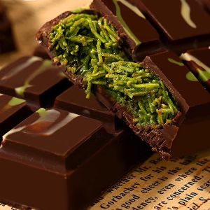 Dubai Pistachio Paste Compound Chocolate Custom Exotic Handmade Snacks Halal