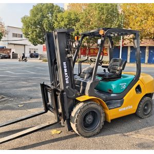 Komatsu 30 3 Ton Second Hand Diesel Forklifts Three Stages And With Side Shift