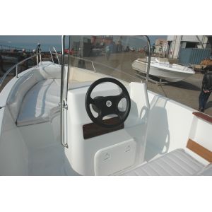 Environmentally Friendly Simple Pleasure Yacht White 5.8 M With Center Console