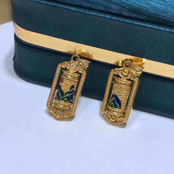 Timeless 18K AU750 genuine gold jewelry crafted with precision and care suitable for upscale jewelry and fashion segments