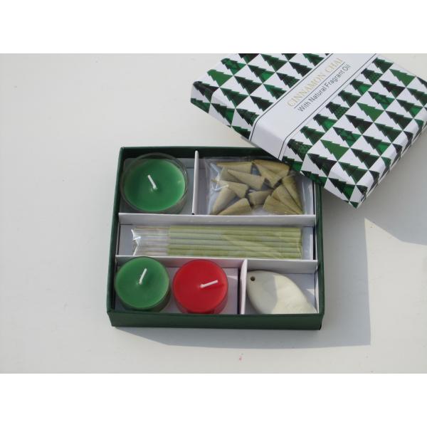 Red & Green Cinnamon chai fragrance scented tealight candle & holder packed into gift box