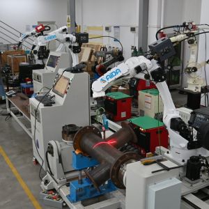 1400mm Arc Spot Welding Robots Point To Point Control Customization