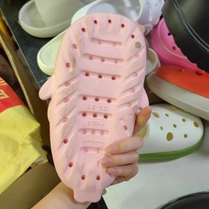 Custom EVA Slippers with pumkim color