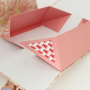 Custom Pink Cosmetic Packaging Foldable Gift Boxes Cardboard Magnet Folding