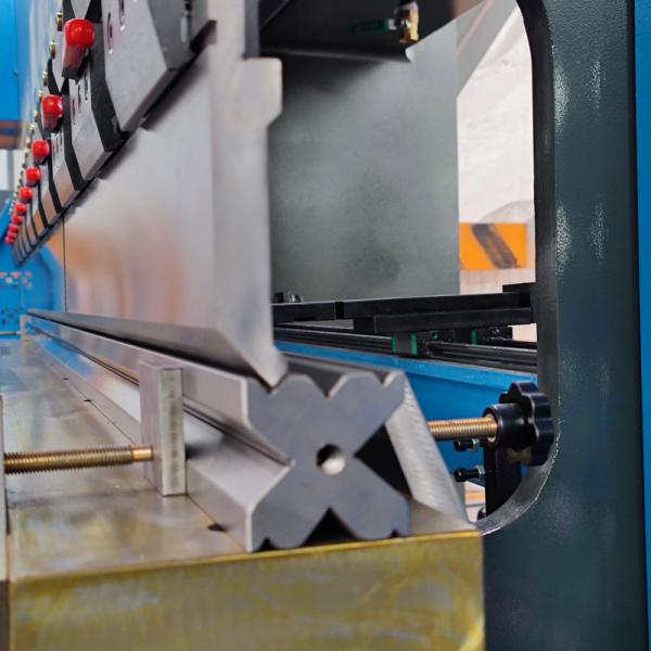 CNC Hydraulic Press Brake 3mm With E21 Controller 5.5Kw 63T 2500mm