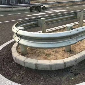 Highway Guardrail with Great Corrosion Resistance and Straight Barrier