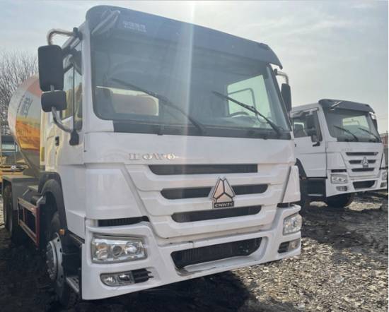 White 2016 HW76 Used Howo Mixer Truck 6*4 Second Hand Cement Mixing Lorry