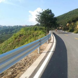 Highway Guardrail Steel Barrier with Customized Technology and Hot Galvanized