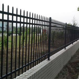 China Manufacture Black galvanized & powder coating spear top wrought iron fence panel