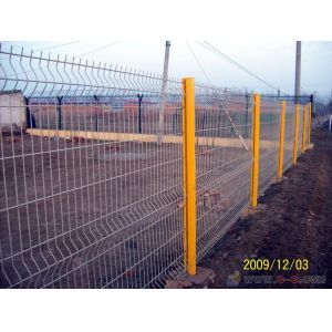 200*50mm Wire Mesh Fence PVC Coated 3D Curved For Farm 0.635m-2.435m Length