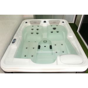 Quality Freestanding Style 3 Person Hot Tub Square Shape 2 Lounge / 1 Seats For Home for sale