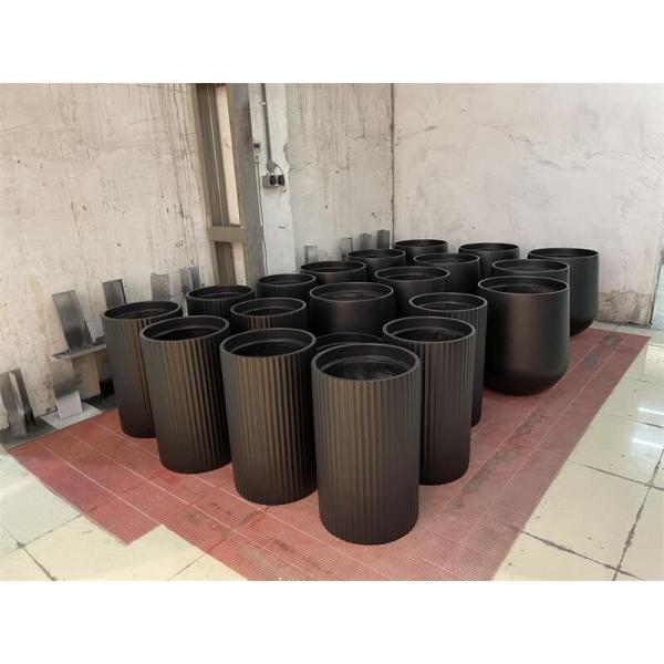 Garden Fiberglass Flower Pots Resin Planter In Black White Color