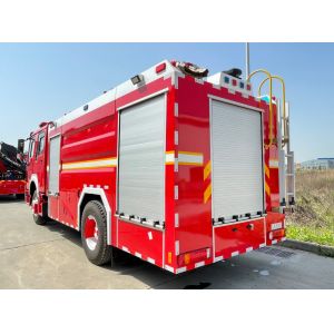 Howo Foam Fire Department Rescue Trucks 228kw With Double Cabin