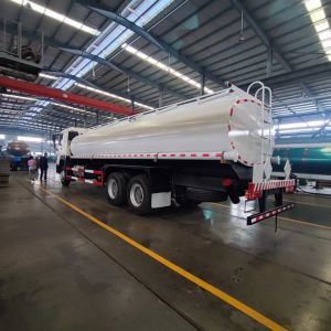 HOWO Heavy Fuel Tank Truck Fuel Delivery Truck 6x4 New 20000L Capacity Diesel