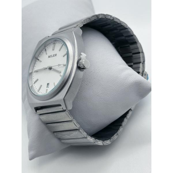 Aqua Resistant Quartz Stainless Steel Men Watch With Analog Display And Luminous Hands