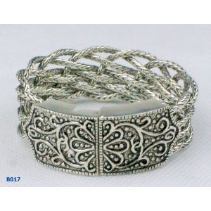 Elegant designs and excellent finishing Alloy + Metal Jewelry Metal Bangles