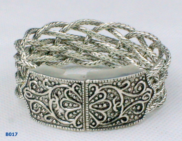 Elegant designs and excellent finishing Alloy + Metal Jewelry Metal Bangles