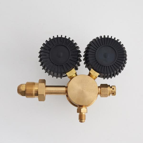 Secure Carbon Dioxide Welding Regulator with Safety Structure and Voltage Regulation