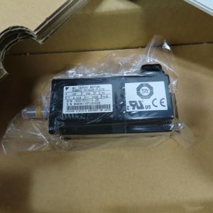 Yaskawa SGMAS-02A2A21-Y2 AC SERVO MOTOR 100W 200V 3000RPM 0.91A NEW