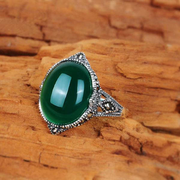 925 Silver with Oval Green Agate Vintage Marcasite Ring (R121404)