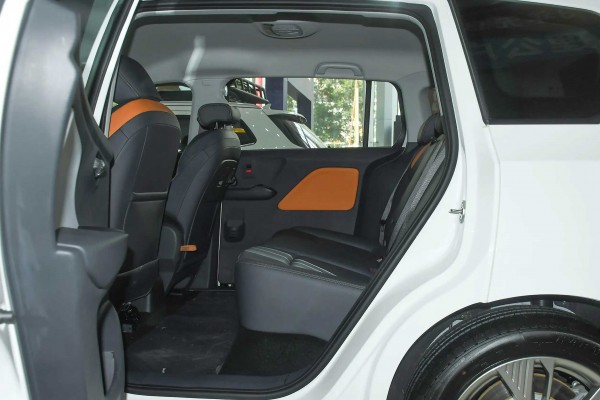 140km/h High Speed Electric Car with Battery Capacity of 53KWh and Max Range of 419KM