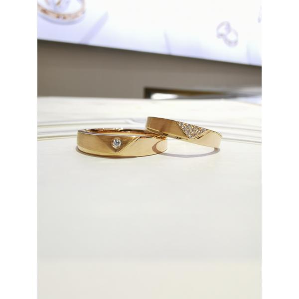 Buy Generous Triangular Pattern Grinding 18K Rose Gold Couple Rings at wholesale prices