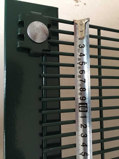 358 high security wire fence 12.7mm x 76.20mm diameter 3.00mm/4.00mm powder coated RAL 9001