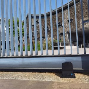 Automatic Sliding Gate Opener With 2 Remote & APP Control