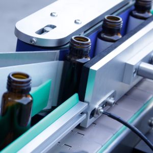 Automatic PLC Control Round Bottles Cans Jars Labeling Machine For Liquid Sauce