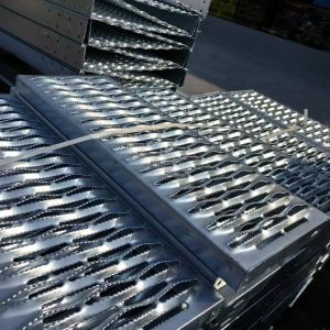Steel Grade Metal Expanded Sheet Mesh with 30mm X 10mm Opening