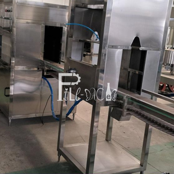 Electric 1500BPH Gallon Filling Machine With Cap Lifter