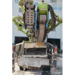 Zoomlion's 56m long boom concrete pump truck - ideal for large construction