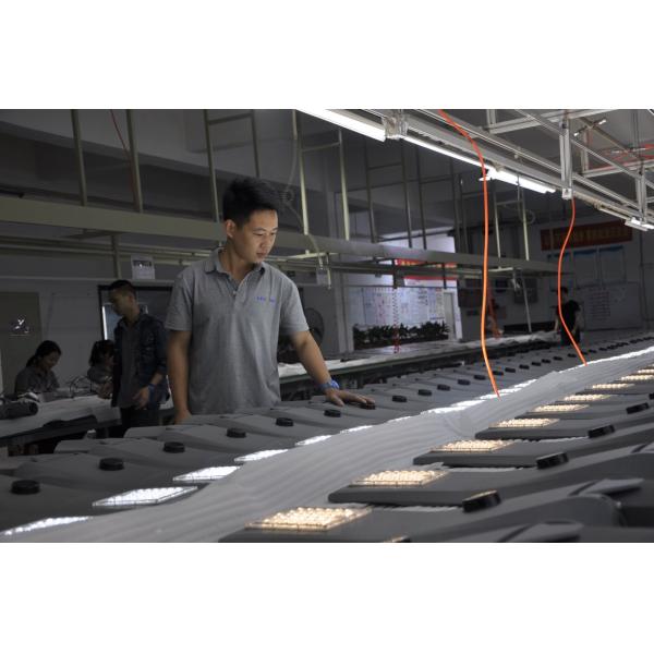 Smart Control Solar Powered Street Lights All In One Wireless Installation