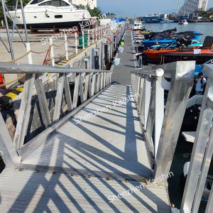 Anti UV Marine Aluminum Gangways Long Lasting Floating Dock Gangway
