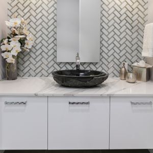 Lacquer Painting Ceramic Basin Bathroom Vanity With Mirror Wall Mounted White