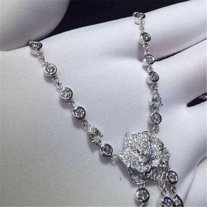 Piaget full diamonds rose necklace of 18kt gold with yellow gold or white gold
