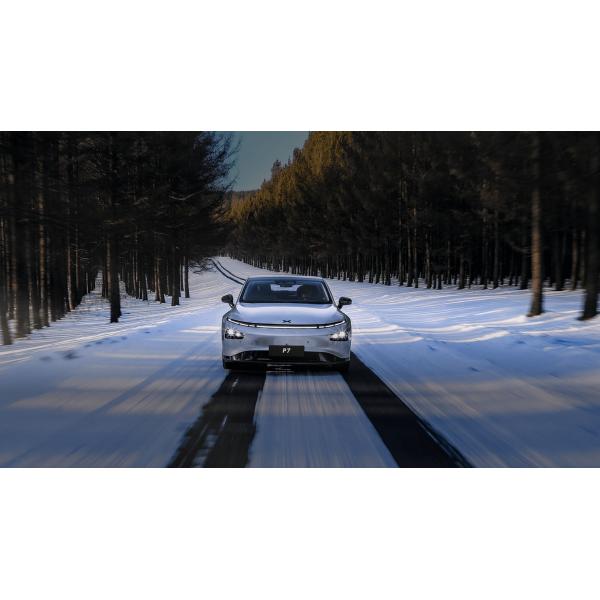 Four Wheeler Energy Vehicle Electric Cars with Tyre size 245/50/R18 and High Speed