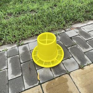 Round Modern Design Large Chicken Feeder Bucket