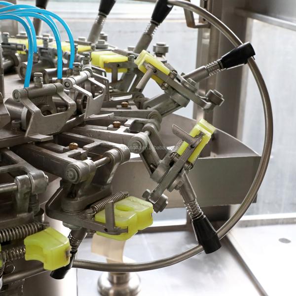 Inside And Outside Rotary Bottle Washer , Glass Bottle Rinsing Equipment