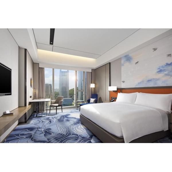 Hilton Hotel Group Design Simpler Layout Natural / Engineered Oak Wood Veneer Comfortable Living Atmosphere
