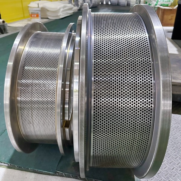 Buy High Carbon And Chromium Stainless Steel For CPM 3020-6 Dies With HRC 52-55 Screw Type at wholesale prices