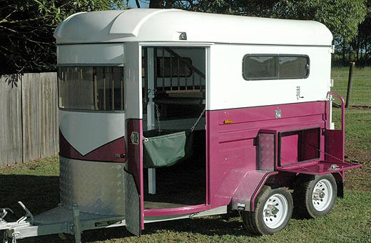 Buy 2 Horse Straight Load - Classic Series at wholesale prices