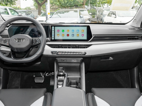 4605*1878*1643mm Geely Binrui 1.5TD 7DCT Power Edition Petrol Sedan for Performance