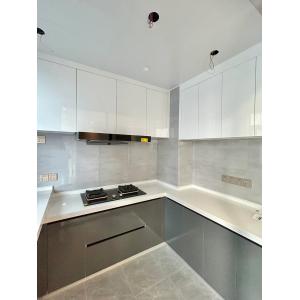 Modern Kitchen Cabinets with Quartz Countertop and Backsplash