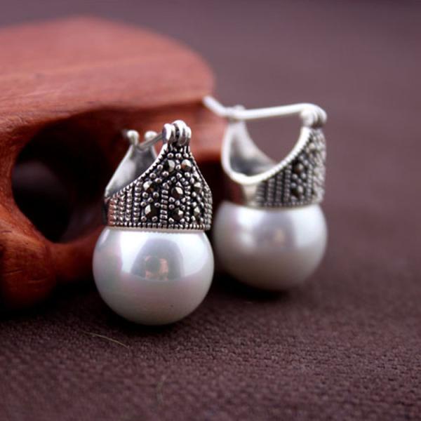 925 Silver Simulated Shell Pearl Drop Hoop Earrings Thai Vintage Jewelry (E12142)